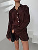 Коричневий жіночий базовий стильний костюм-двійка тканина гофре: Шорти та Сорочка з ідеальною посадкою, фото 2