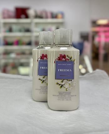 Парфумований лосьйон для тіла Bath and Body Works Freesia Body Lotion 236мл, фото 1