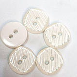 Гудзик круглий перламутровий штрих молочний прошивний12мм, фото 3
