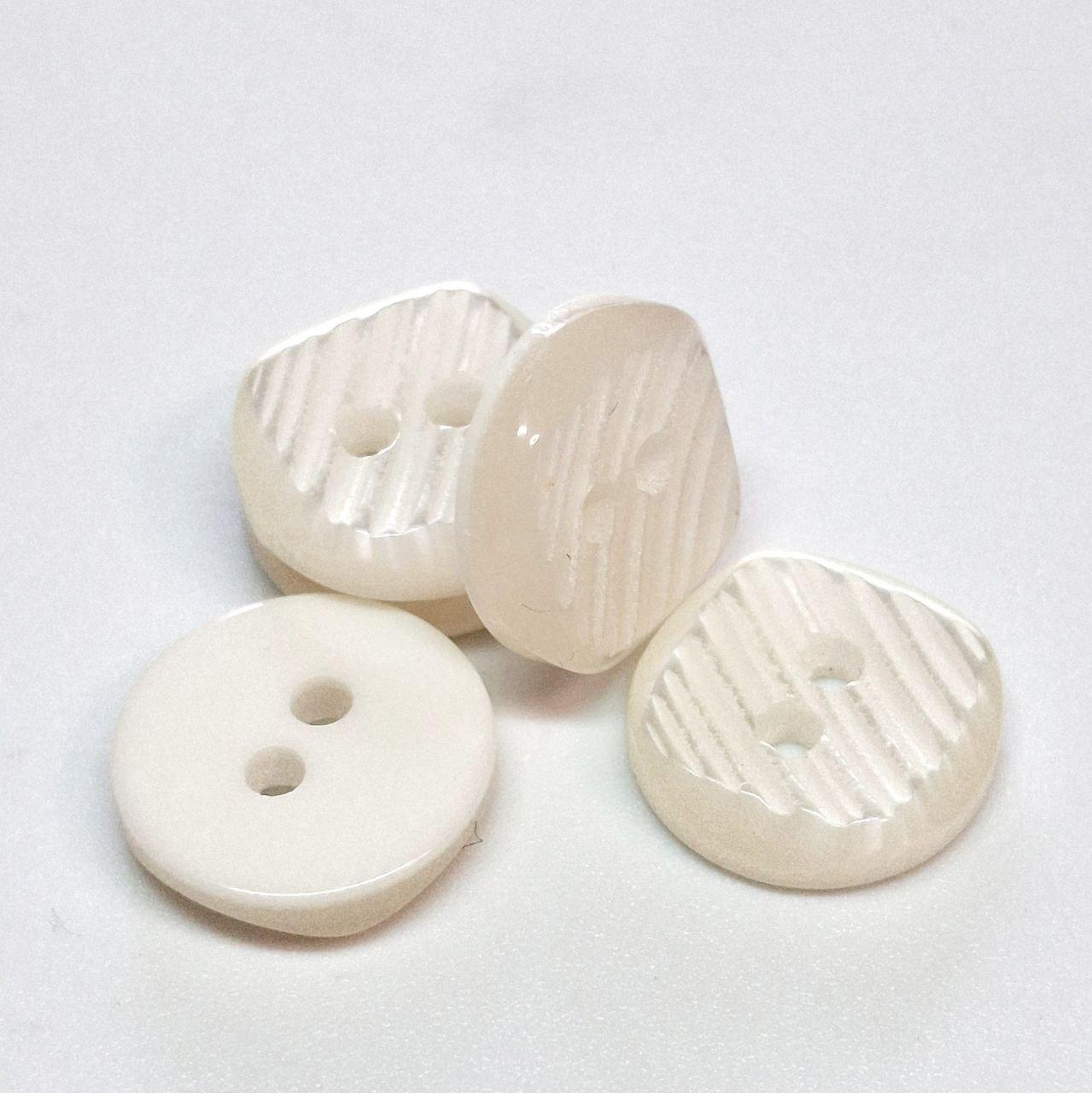 Гудзик круглий перламутровий штрих молочний прошивний12мм, фото 1