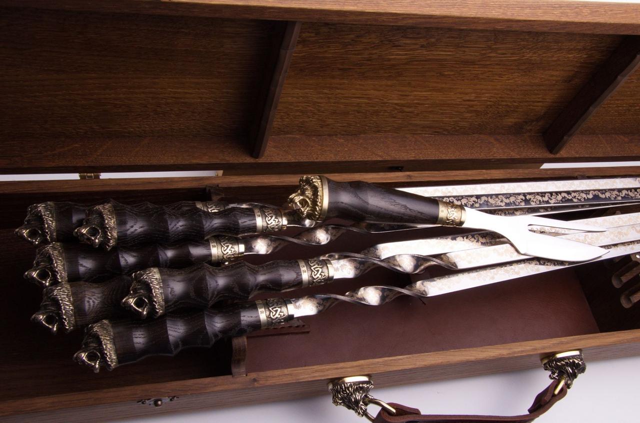 Шампура ручної роботи з виделкою-ножем "Левина варта" у кейсі з дерева - оригінальний подарунок чоловіку леву