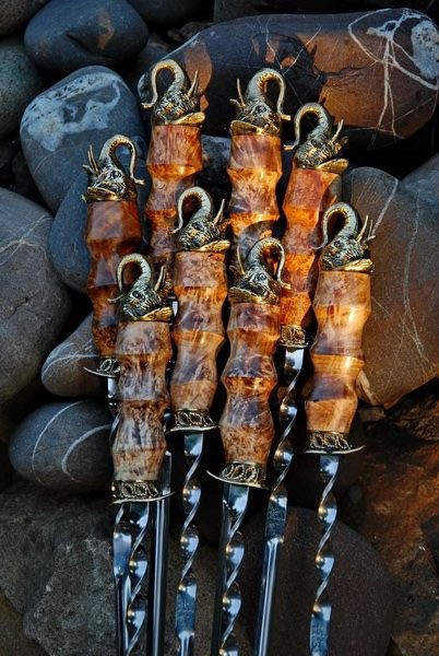 Подарунковий набір шампурів ручної роботи "Африканинські слони" у сагайді зі шкіри, 8 шт