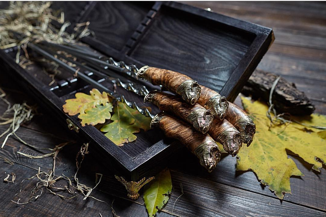 Шампури ручної роботи "Відважний телець" в футлярі з деревини буку