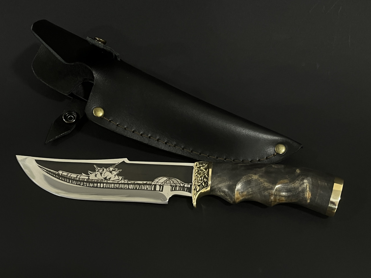 Ніж ручної роботи "Кримський міст" з тематичним гравіюванням - чудовий подарунок кожному українцю