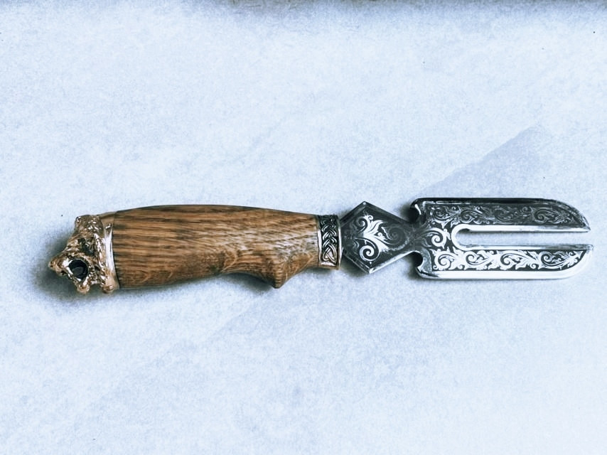 Широка вилка для зняття м'яса із шампури "Лев", без чохла