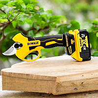 Акумуляторний секатор DeWalt DCMPP540P1 Електросекатор з двома АКБ на 36В 6А Секатор Девольт