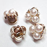 Гудзик 11мм білий перламутр напівсфера в золотистій оправі на ніжці, фото 3