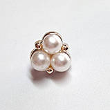 Гудзик 11мм білий перламутр напівсфера в золотистій оправі на ніжці, фото 2