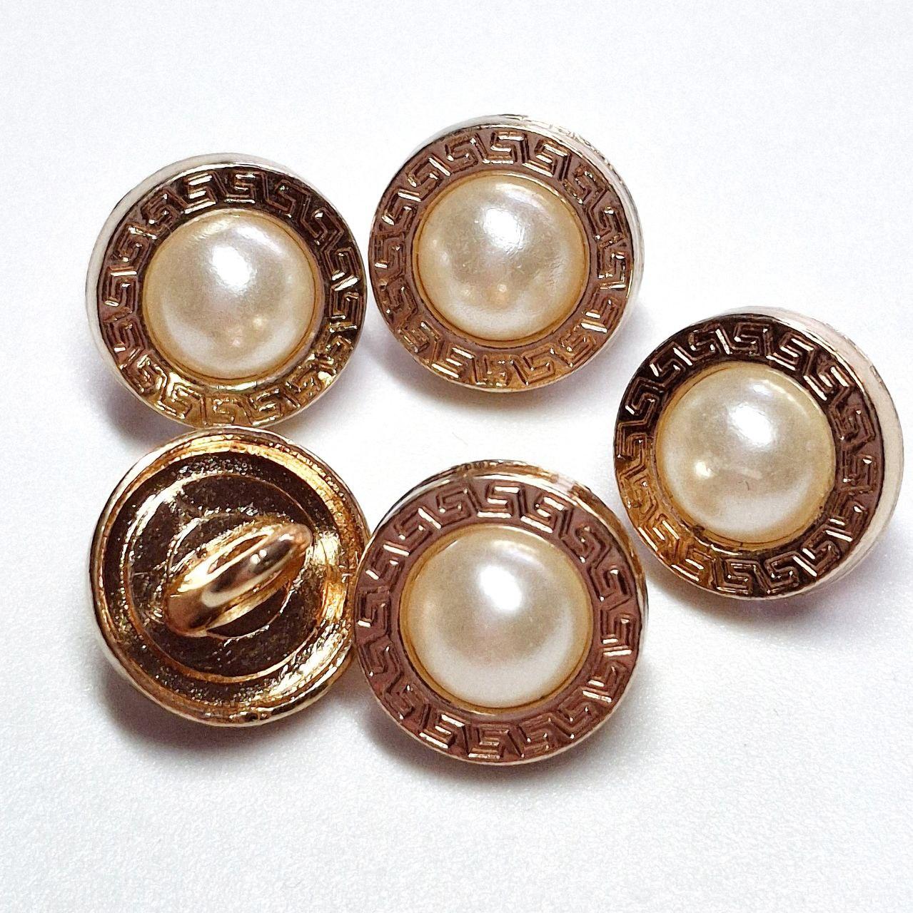 Гудзик 10мм металевий золотистий з білим перламутром на ніжці, фото 1