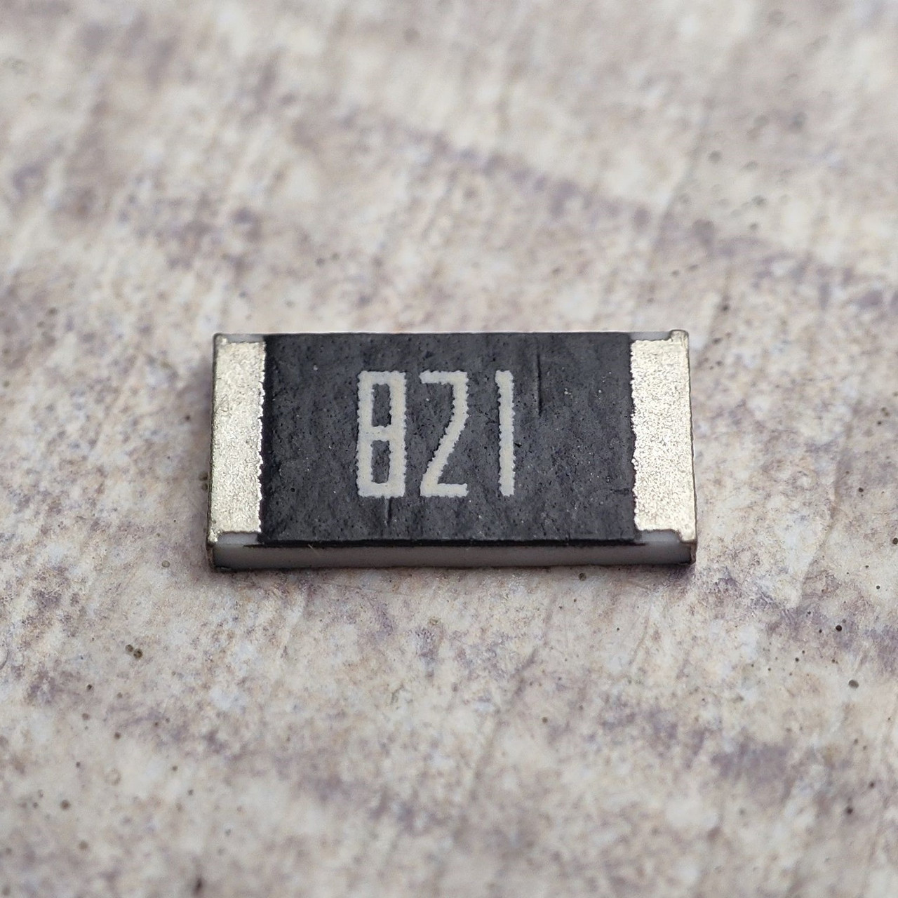 Резистор SMD 2010 821 820Ом 5% 0,75Вт