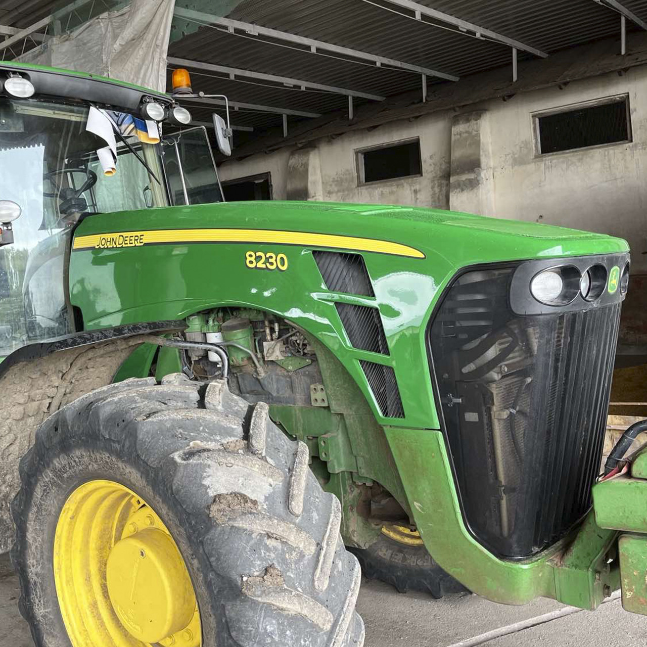 Ремонт капота трактора JOHN DEERE 8230 (Джон Дір 8230) (RE327893)