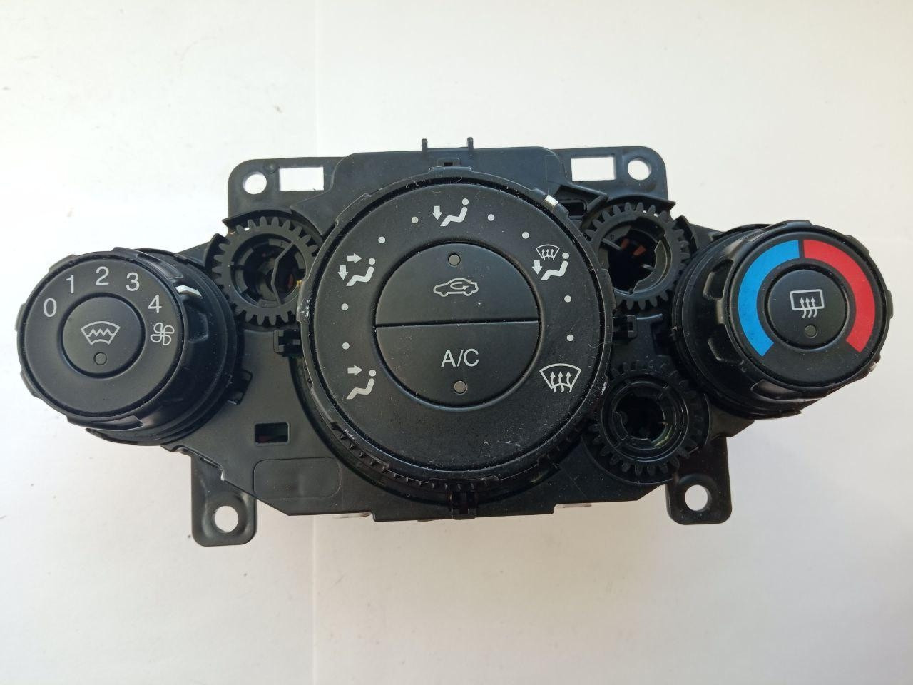 Панель кнопок Ford Fiesta 8A61-19980-BE / 8A6119980BE, фото 1