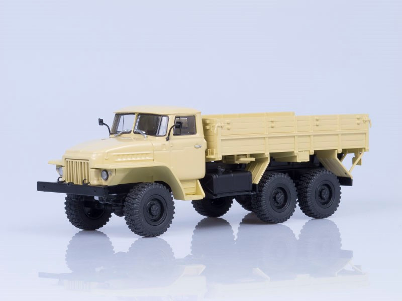 Модель вантажівки Урал 375Н 6х6 бортовий 1974р. (бежевий) | Автоісторія