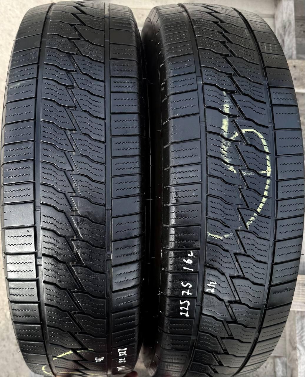 Шини бу 225/75R16C зимові, для мікроавтобуса Goodyear Vector 4Seasons Cargo 2021 року