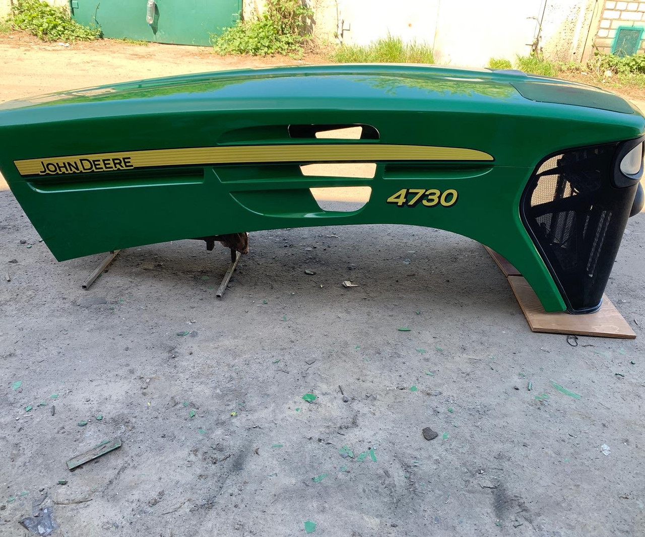 Ремонт капота оприскувача JOHN DEERE 4830 (Джон Дір 4830) (RE327893)
