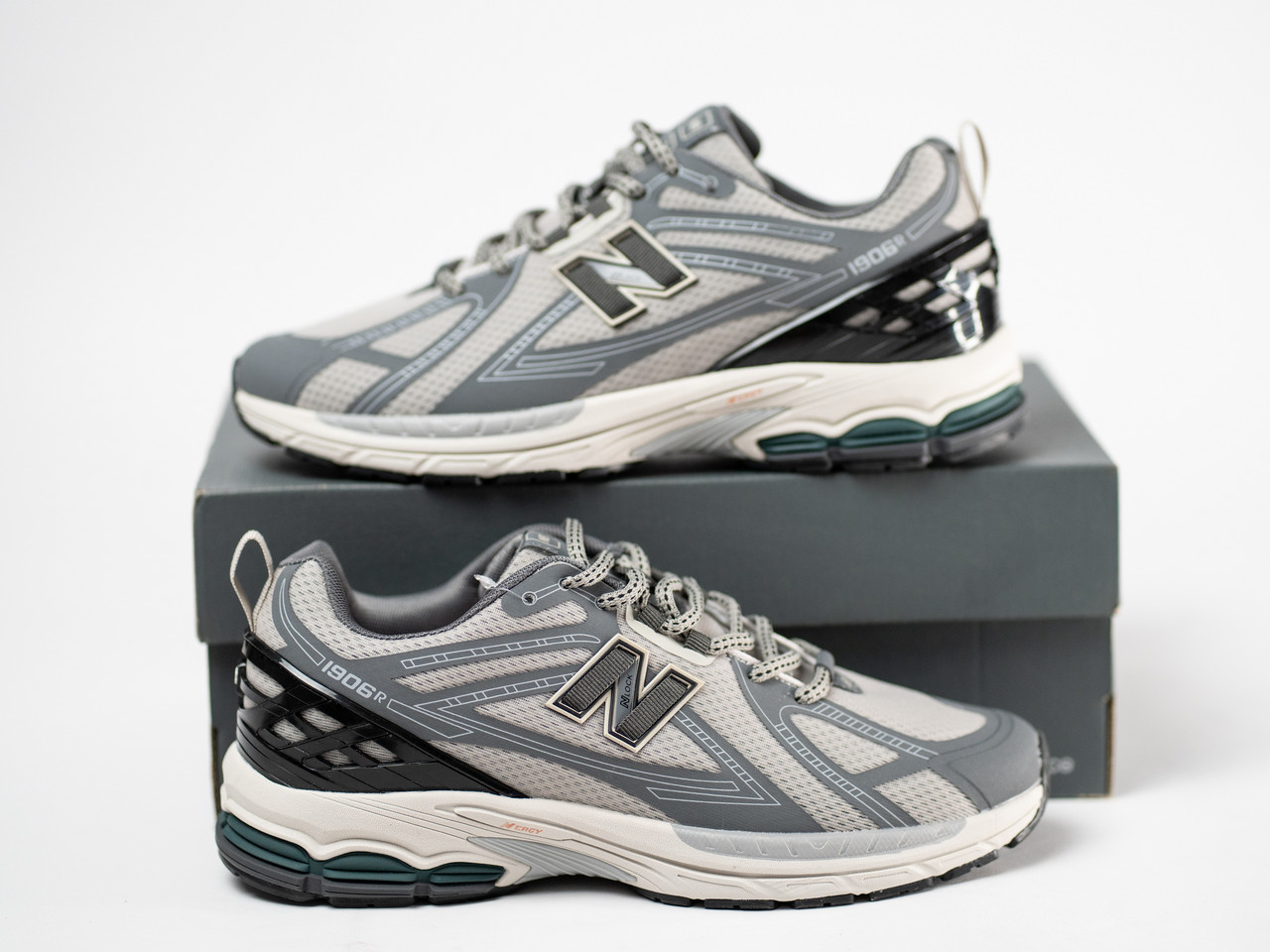 Чоловічі кросівки New Balance 1906R Grey сірі