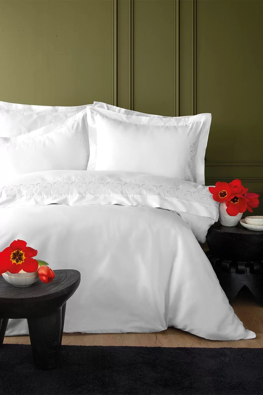 Комплект постільної білизни Issimo Embroidered Satin 200х220 см Clare