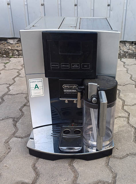 Кофемашина Delonghi Perfecta Cappuccino Graphic Touch ESAM 5600