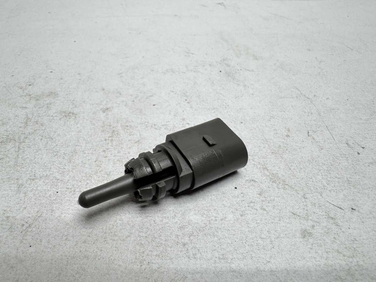 Датчик температури середовища Q3 Audi 8Z0820535B 8Z0820535A