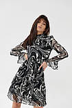 Шифонова сукня з абстрактним малюнком та оригінальним рукавом LIGHTER - чорний цвет, S (є розміри), фото 4