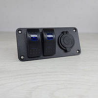 Панелі з 2 перемикачами, двома USB-портами та цифровим вольтметром.