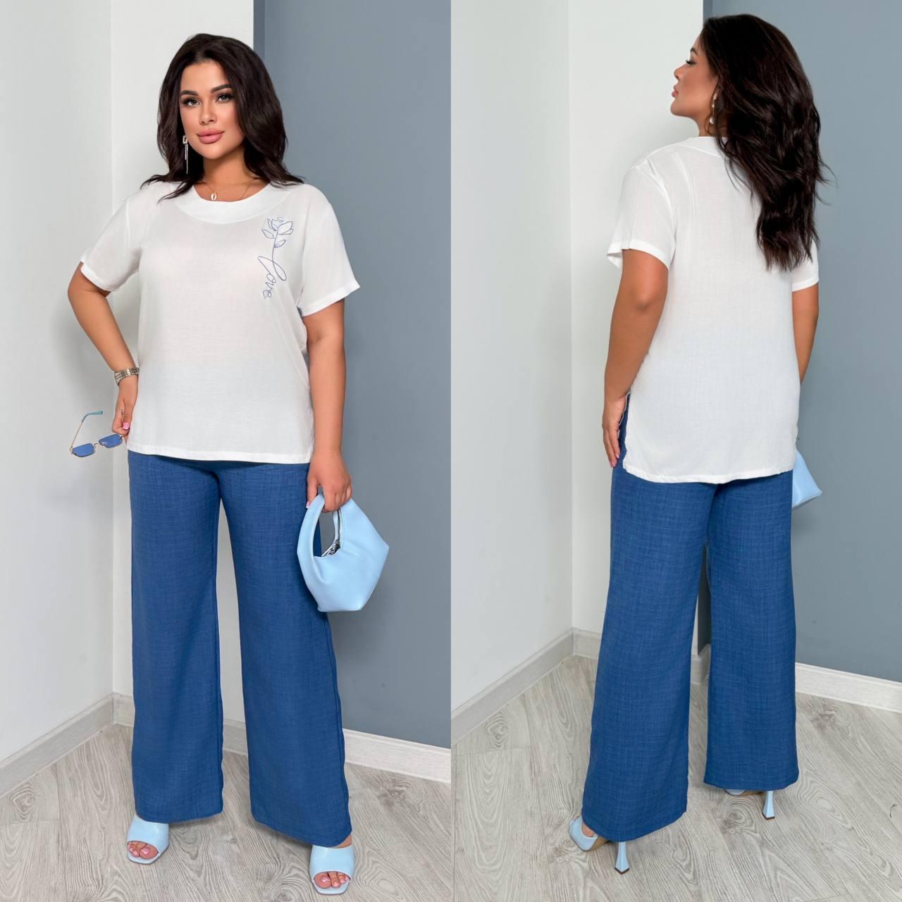 Жіночий легкий прогулянковий костюм батал: сині лляні штани та молочна футболка зі штапелю, фото 1