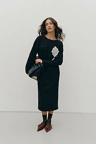 Тепла сукня міді з брошкою чорна Modna KAZKA Modna KAZKA MKRM4217-1