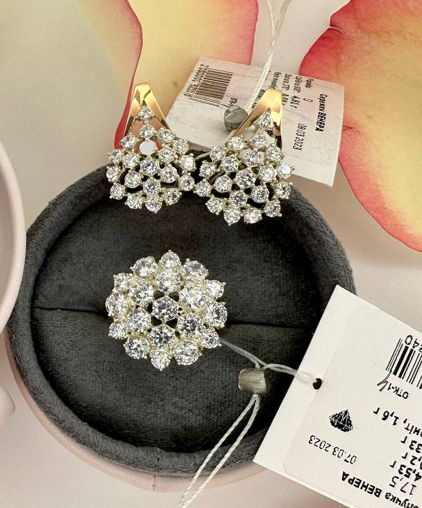 Незвичайний набір срібла зі вставками білого фіаніту Венера, фото 1