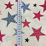 Тканина з червоними та синіми зірками на молочному тлі, фото 3