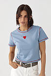Футболка з контрастними швами та вишитим серцем - джинс цвет, M, фото 5
