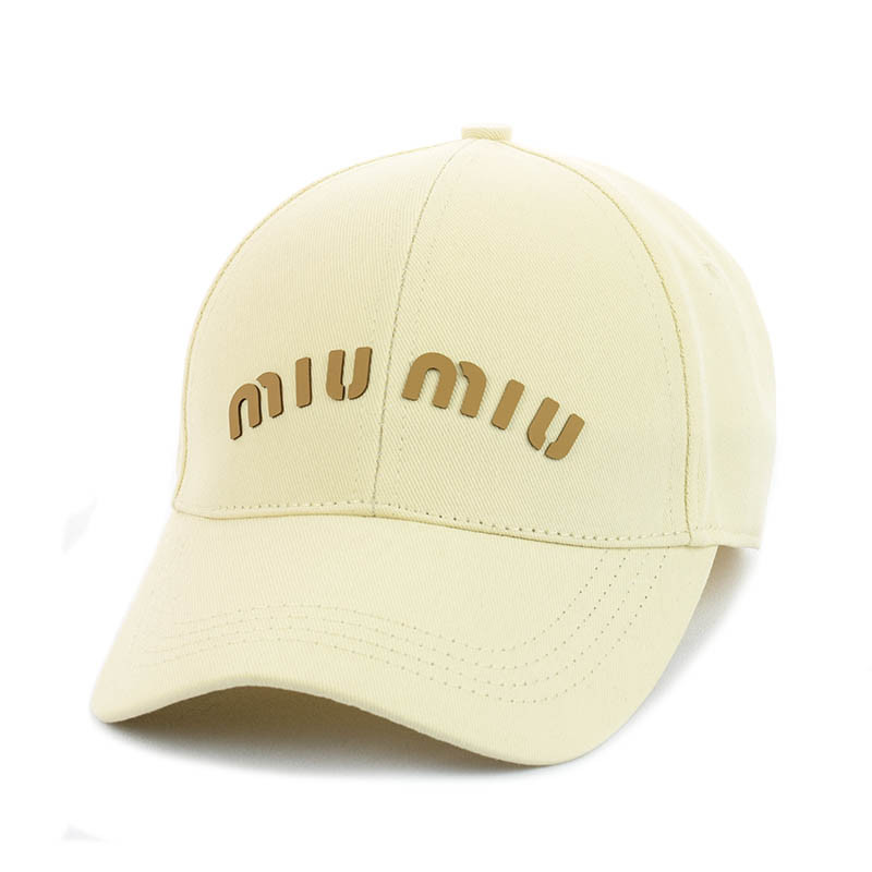 Жіноча кепка з трендовим патчем  "miu miu"