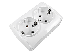 Розетка накладна 2-а з заземленням Магнолія біла LMR2007 Лємансо