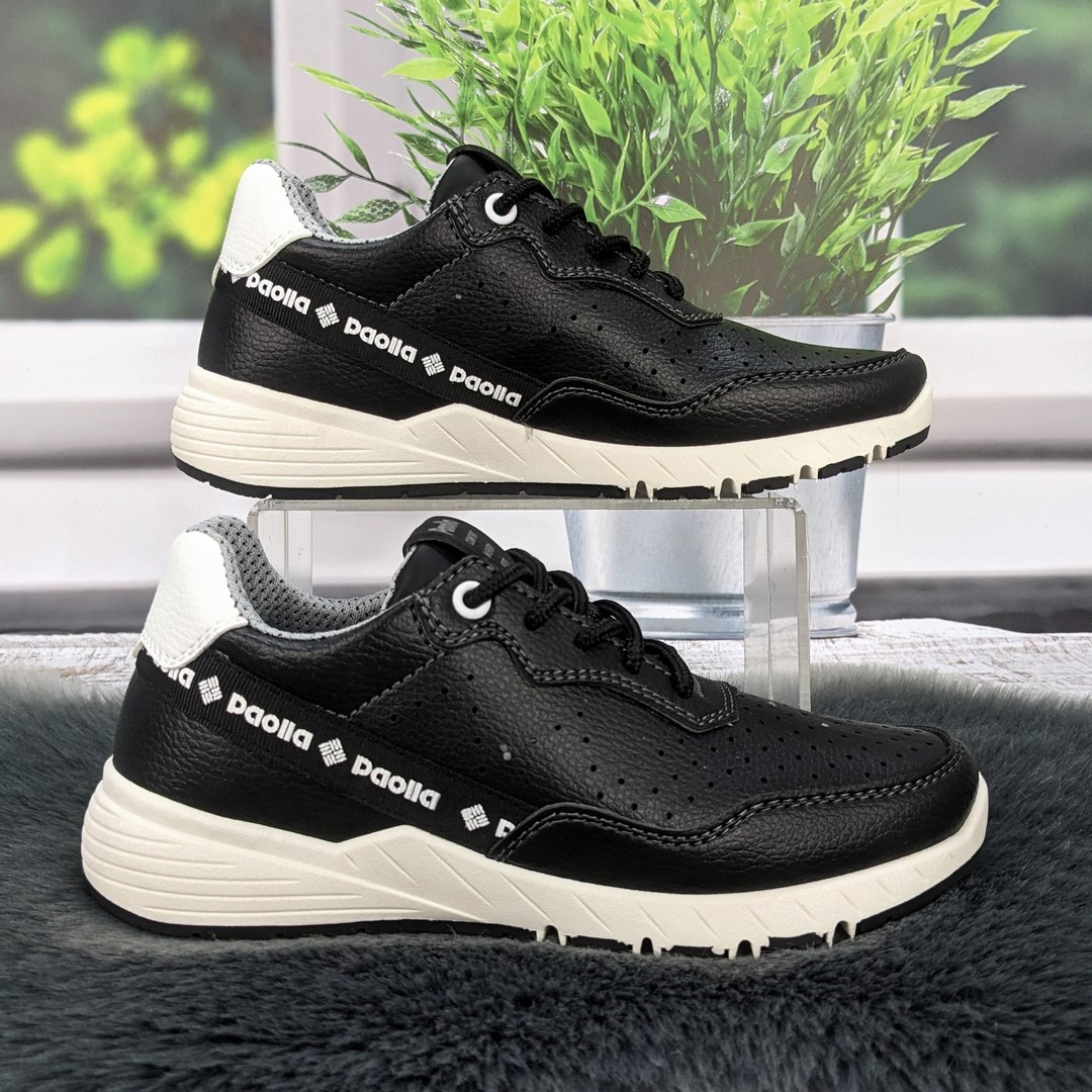 Кросівки жіночі Paolla чорні еко-шкіра з перфорацією 4860