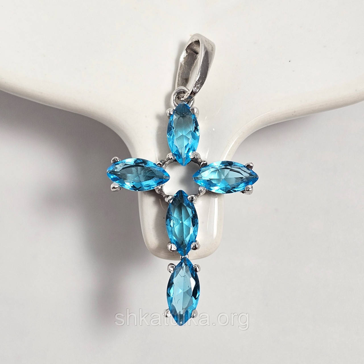 Срібний хрестик підвіска з блакитними овальними фіанітами