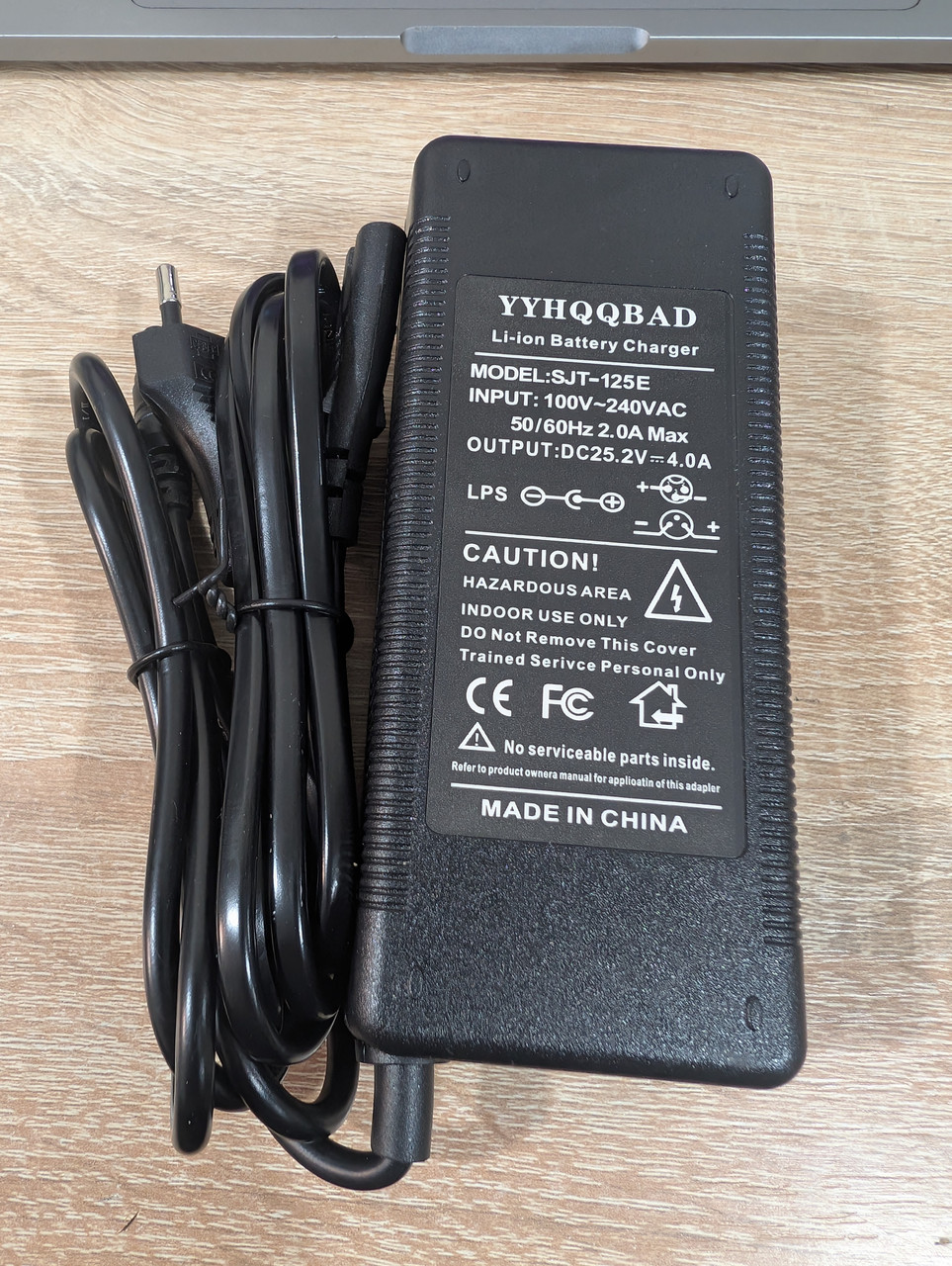 Зарядний пристрій для Li-ion, 25.2V 4A 6S charger 5.5*2.1