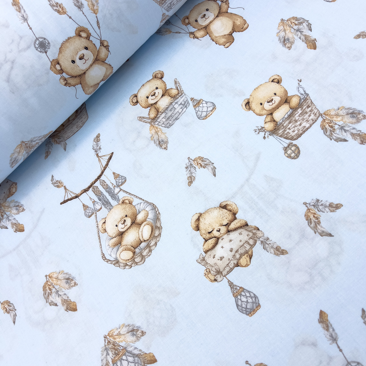 Польська бязь "Ведмедики в гойдалці з пір'ям на блакитному" 160 см, фото 1