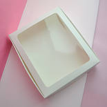 Картонна коробка для десертів і солодощів 24×20×5 см, біла з віконцем, фото 2