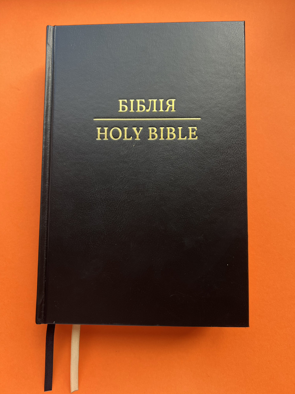 Паралельна українсько-англійська Біблія чорного кольору. Parallel Ukrainian-English Bible