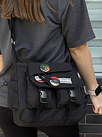 Молодіжна сумка через плече зі значками чорна. Сумка месенджер. Сумка для прогулянок. Сумка унісекс.