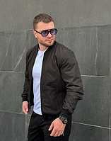 Чоловіча куртка демісезонна повсякденна на манжеті чорного кольору з плащової тканини.