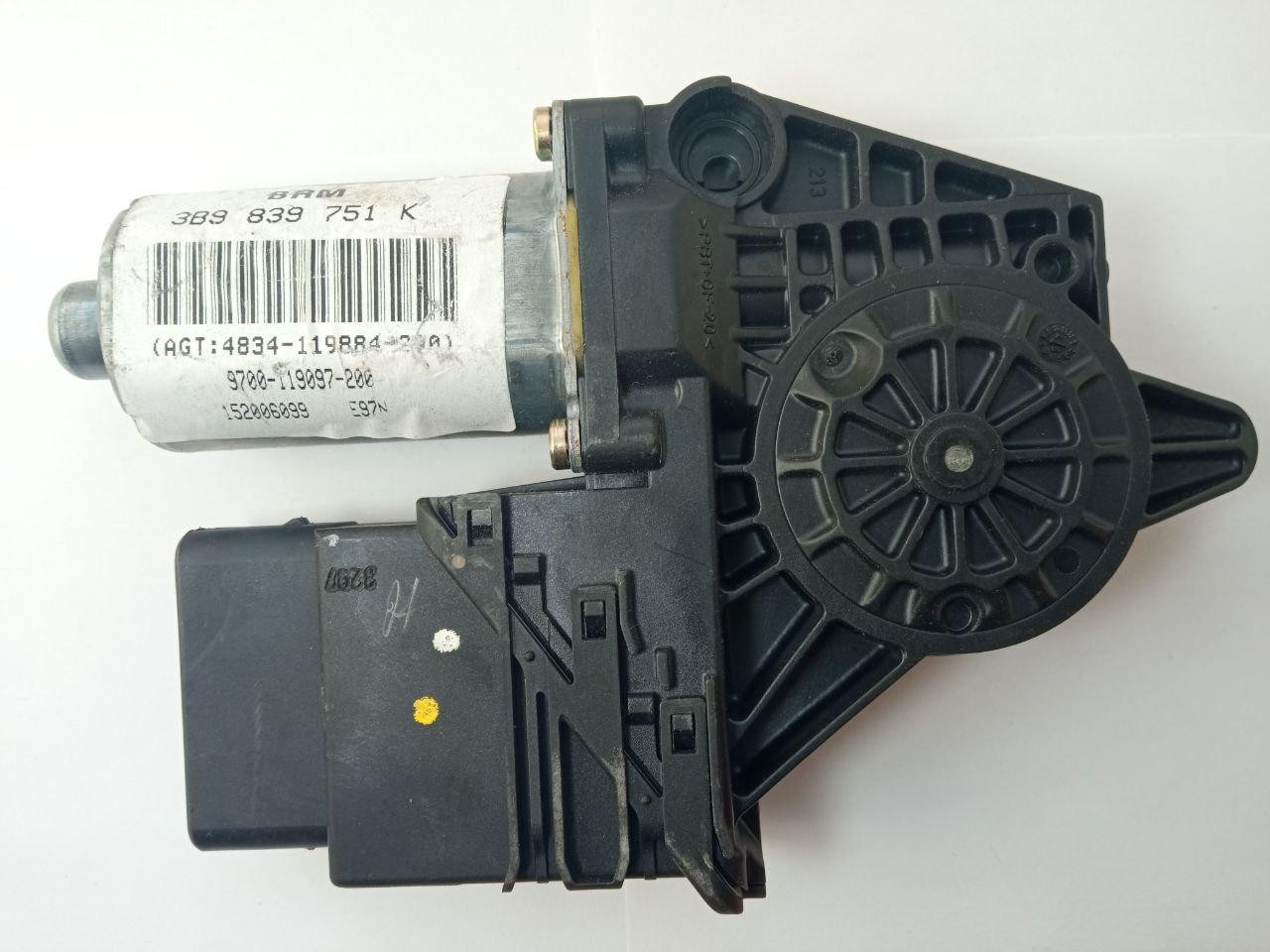 Мотор склопідйомника Bosch BRM / 3B9 839 751 K / 3B9839751K / 0 130 821 697 / 0130821697