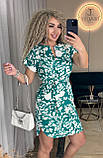 Літнє плаття-туніка із софту з поясом зелене з білим рослинним принтом, фото 3