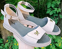 Босоніжки шкіряні на танкетці від виробника модель ЛОН25-290