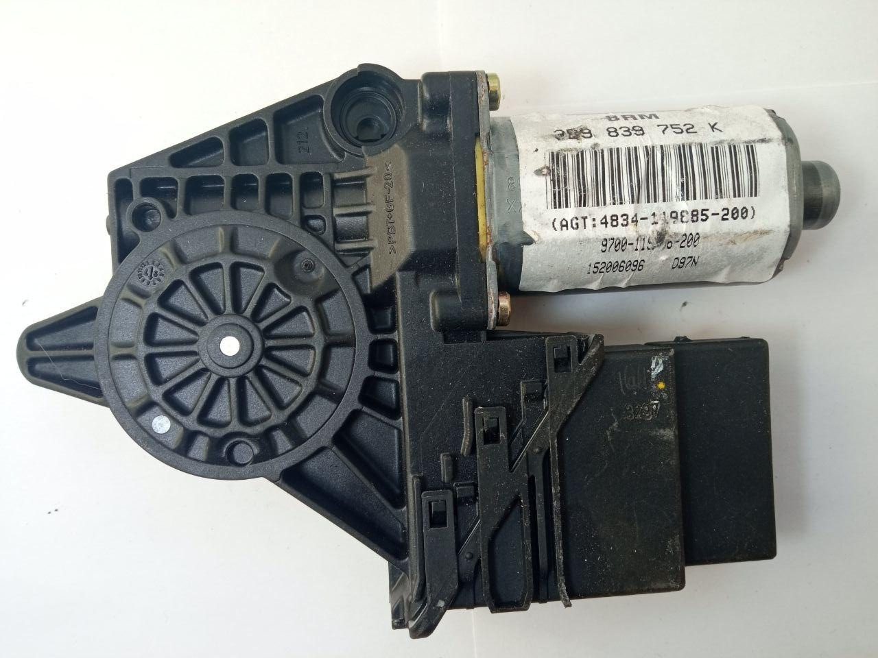 Мотор склопідйомника Bosch BRM / 3B9 839 752 K / 3B9839752K / 0 130 821 696 / 0130821696, фото 1