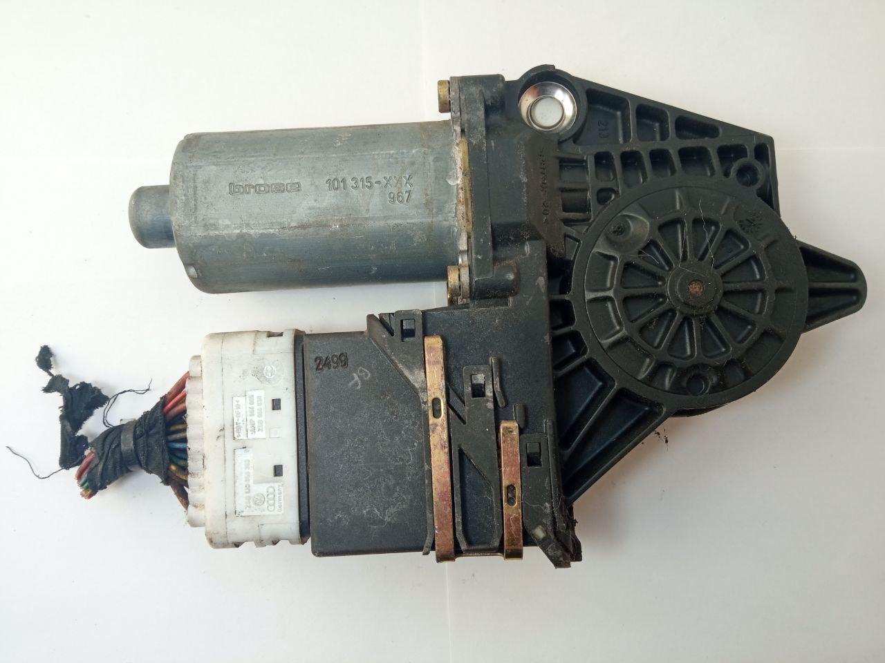 Мотор склопідйомника Bosch 10135-XXX 967 / 10135XXX967 / 0 130 821 733 / 0130821733