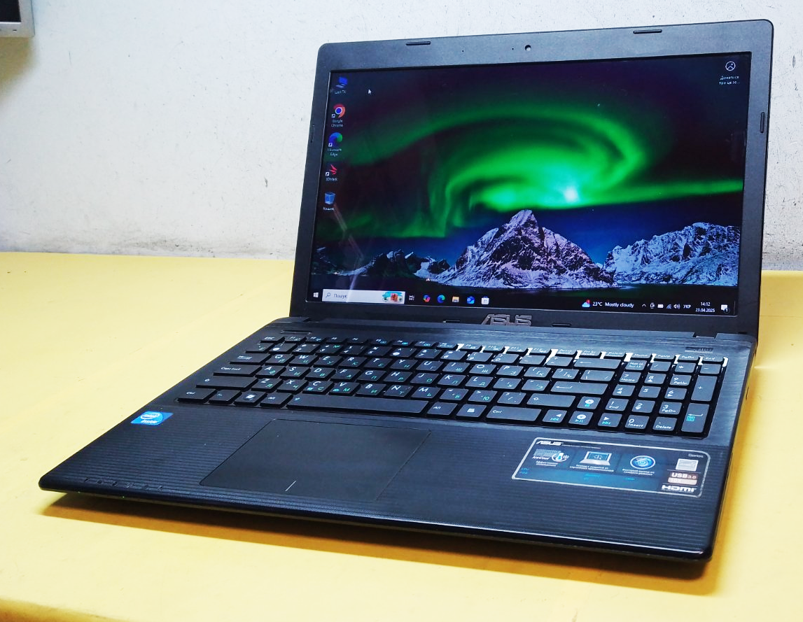 ASUS X55A [Pentium 2020M 240SSD 8Gb новий акб] відновлений