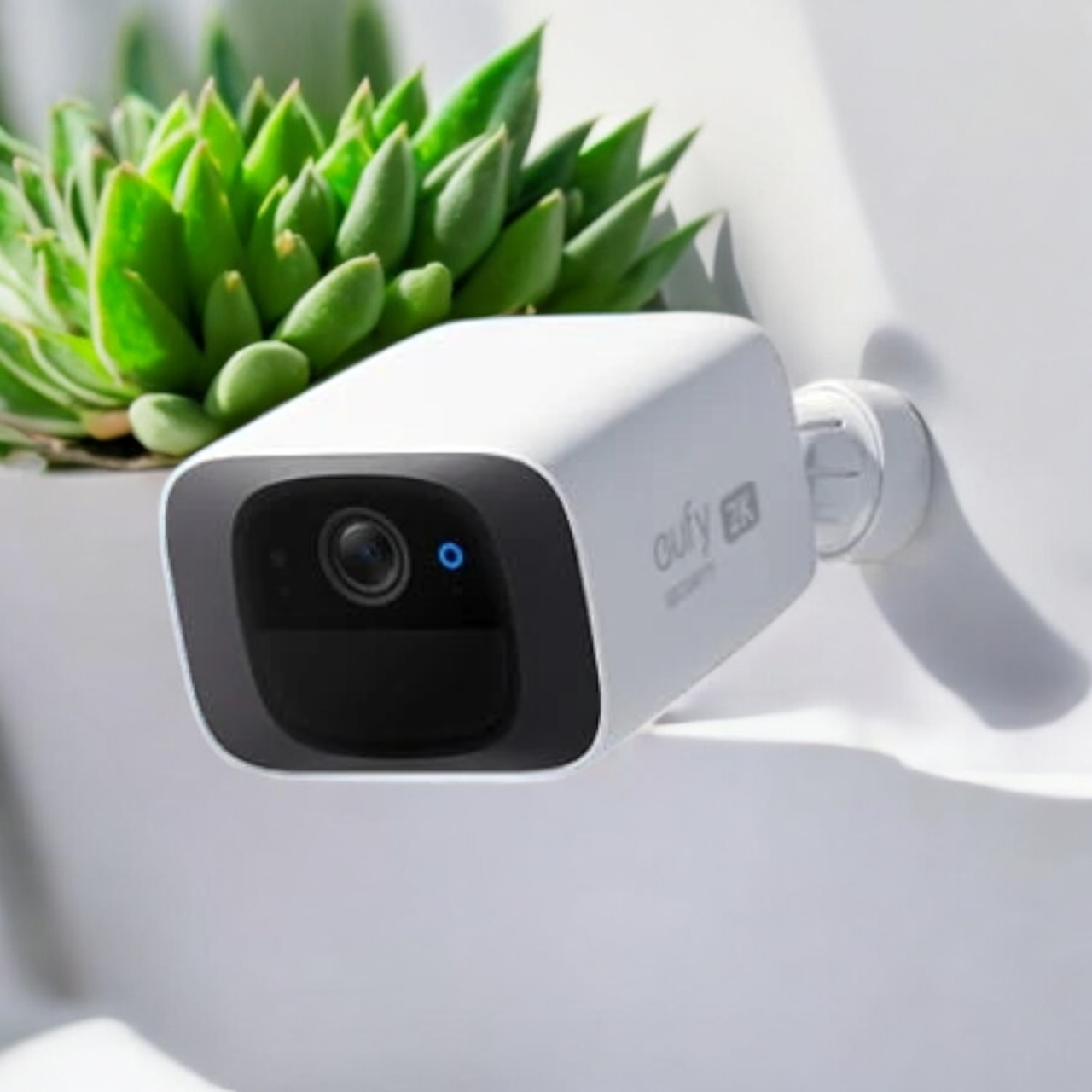 Вулична камера Eufy Security C210 SoloCam 2K (4MP), 8 ГБ пам'яті, інтелектуальні оповіщення