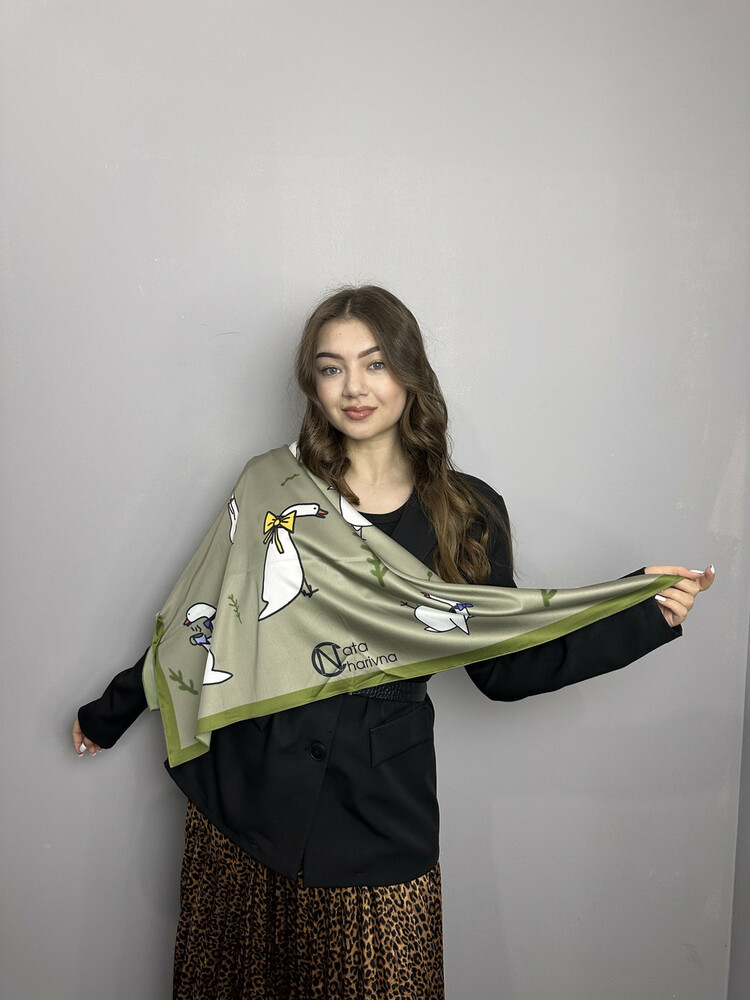 Хустка жіноча "Бойові гусаки" 90х90 см MKNCH080623-21, фото 1