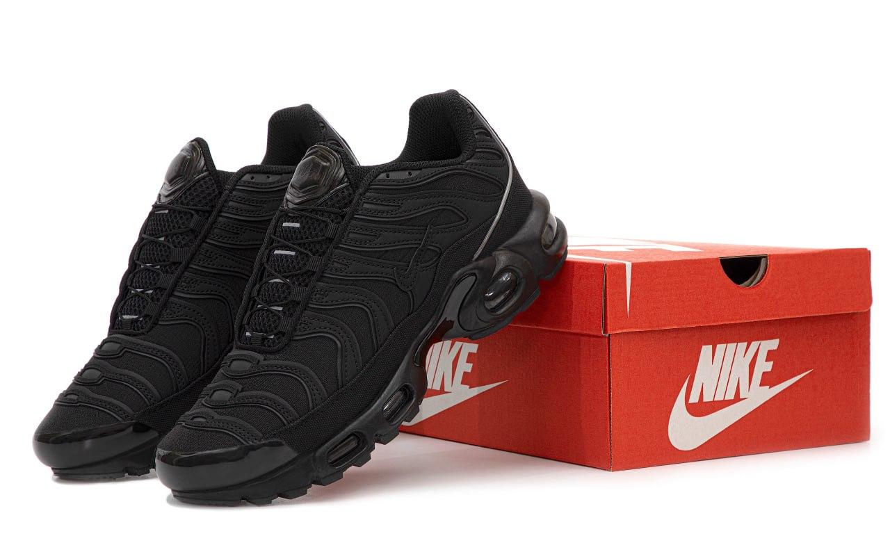 Чоловічі кросівки Nike Air Max Plus Tn Black Чорні Взуття Найк Аір Макс Плюс текстиль шкіра демісезон