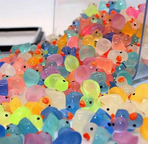 Фігурки качечок, що світяться в темряві, фото 2